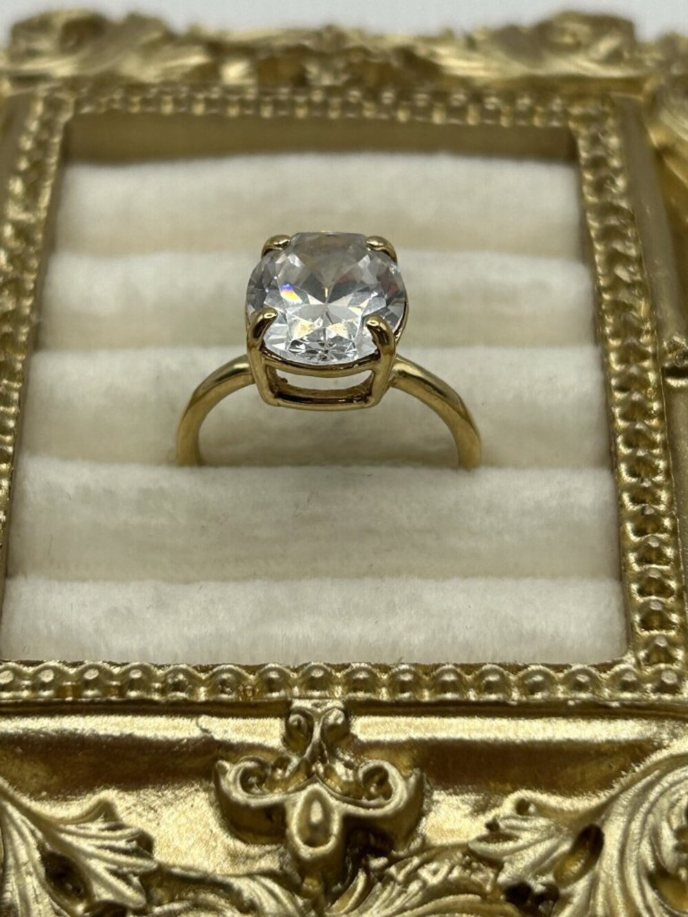 Vintage Gold Tone Large Clear Glass Solitaire Ring Size 7.5 Costume Jewelry Gift - Picture 5 of 13